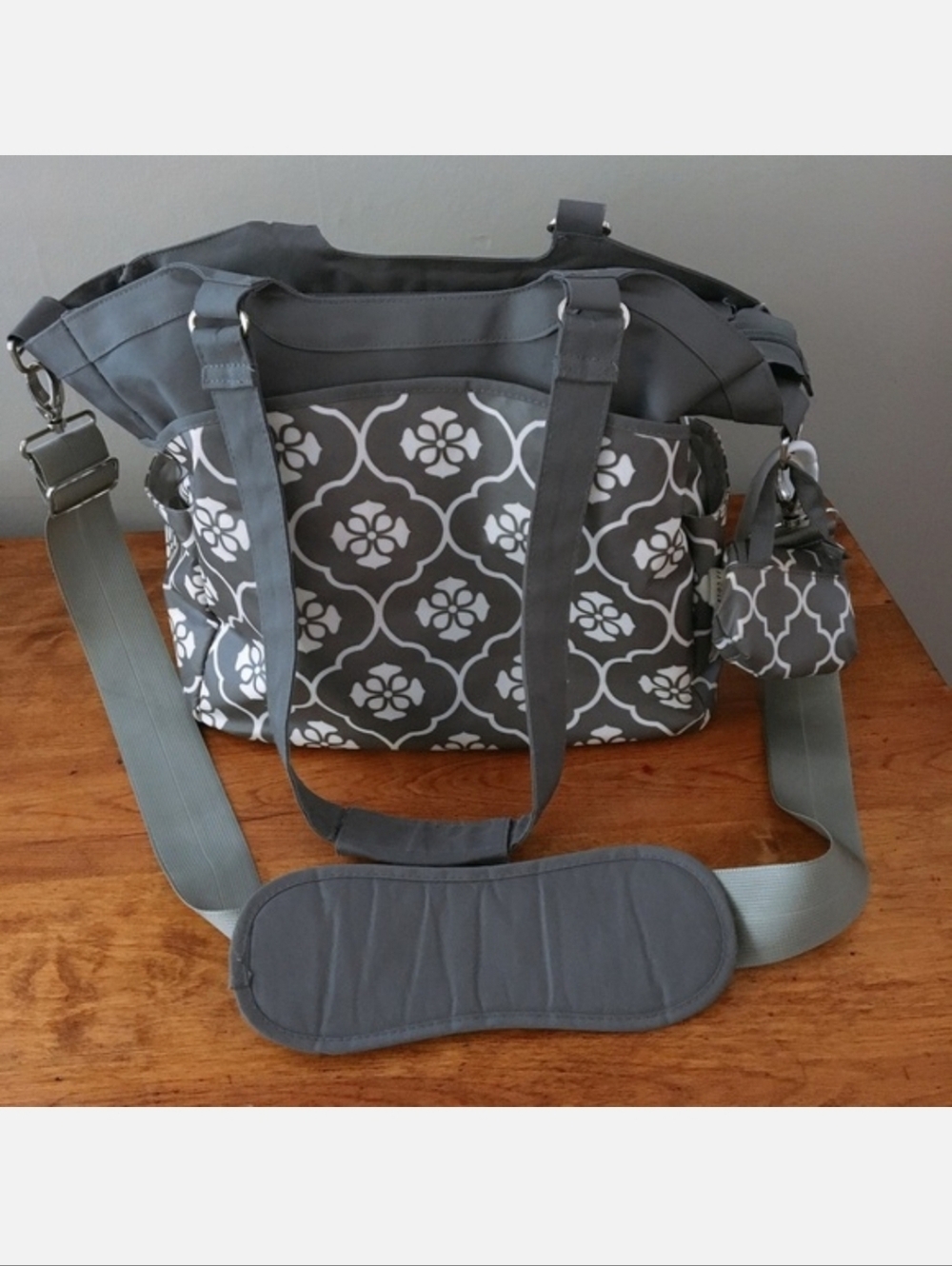 JJ COLE Brand Baby Diaper Bag Gray White EUC Accessories Gender Neutral Colors